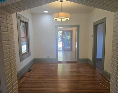 236 Castro St - Photo Thumbnail 2