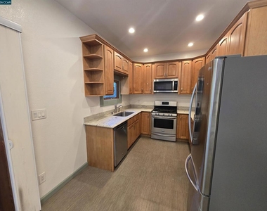 236 Castro St - Photo Thumbnail 8