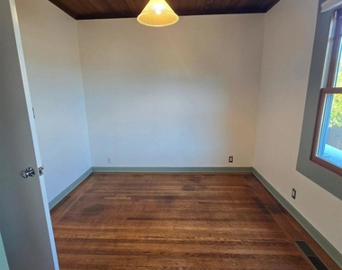 236 Castro St - Photo Thumbnail 5