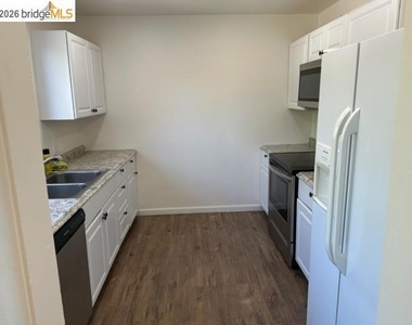 240 Cleaveland Rd - Photo Thumbnail 3