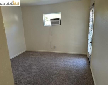 240 Cleaveland Rd - Photo Thumbnail 5