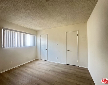 5853 Gregory Avenue - Photo Thumbnail 4