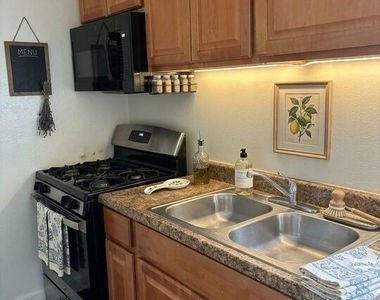 1238 W Adams Boulevard - Photo Thumbnail 2
