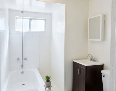 1238 W Adams Boulevard - Photo Thumbnail 3