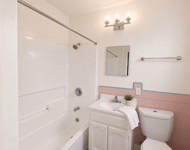 1208 W Adams Boulevard - Photo Thumbnail 3
