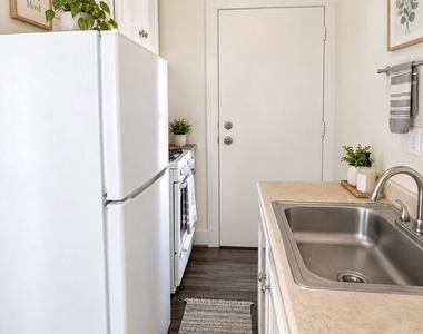 2126 S Oak Street - Photo Thumbnail 3