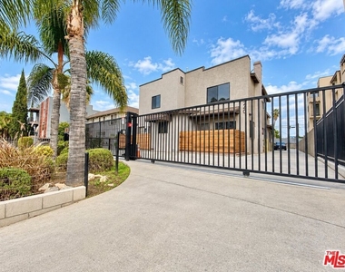 1240 S Bronson Avenue - Photo Thumbnail 2