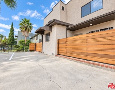 1240 S Bronson Avenue - Photo Thumbnail 14