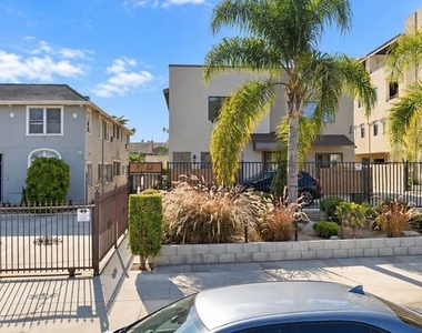 1240 S Bronson Avenue - Photo Thumbnail 16