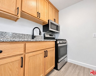 1240 S Bronson Avenue - Photo Thumbnail 11