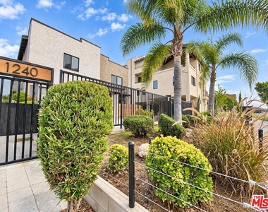 1240 S Bronson Avenue - Photo Thumbnail 15