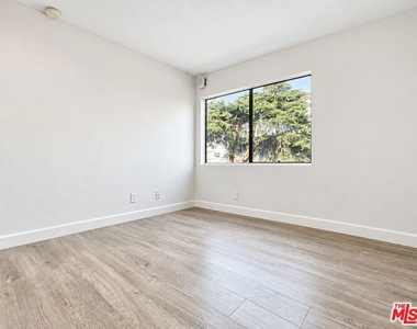 1240 S Bronson Avenue - Photo Thumbnail 17