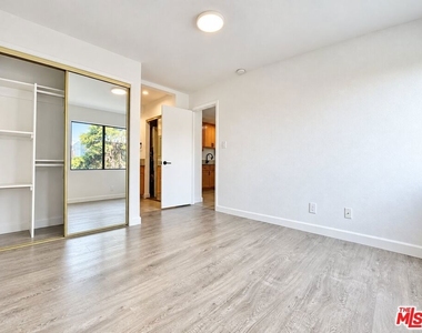 1240 S Bronson Avenue - Photo Thumbnail 4