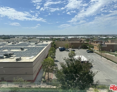 2118 Arnold Way - Photo Thumbnail 3