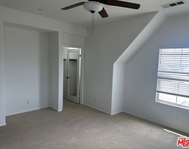 2118 Arnold Way - Photo Thumbnail 9