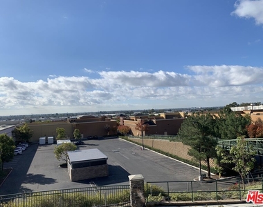 2118 Arnold Way - Photo Thumbnail 4