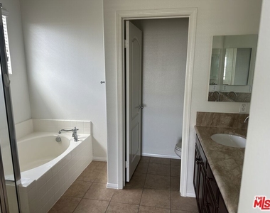 2118 Arnold Way - Photo Thumbnail 11