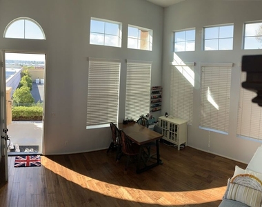2118 Arnold Way - Photo Thumbnail 6