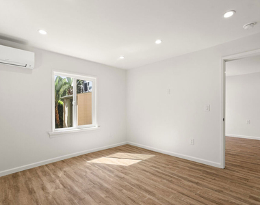 8824 1/2 Harratt Street - Photo Thumbnail 9