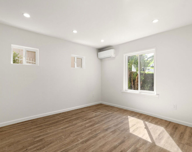 8824 1/2 Harratt Street - Photo Thumbnail 7