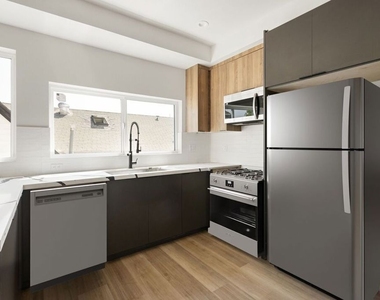 714 W 41st Place - Photo Thumbnail 2