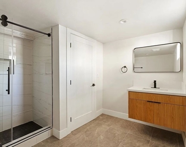 714 W 41st Place - Photo Thumbnail 5