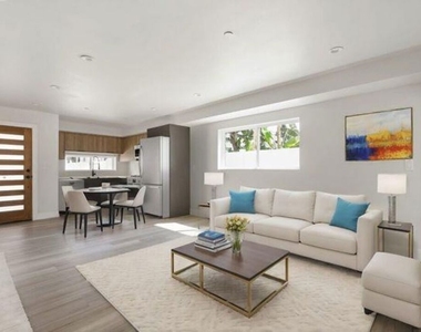 714 W 41st Place - Photo Thumbnail 1