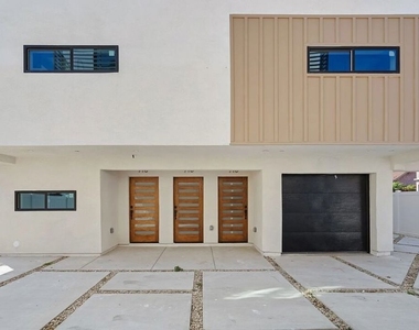714 W 41st Place - Photo Thumbnail 23