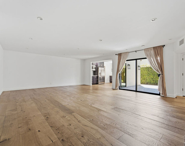 393 Huntley Drive - Photo Thumbnail 3