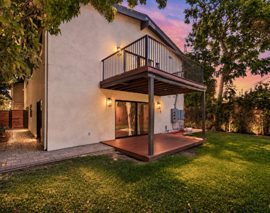 393 Huntley Drive - Photo Thumbnail 24