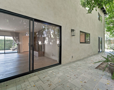 393 Huntley Drive - Photo Thumbnail 23