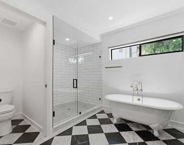 393 Huntley Drive - Photo Thumbnail 16
