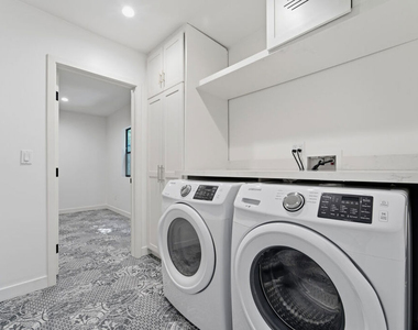 393 Huntley Drive - Photo Thumbnail 8