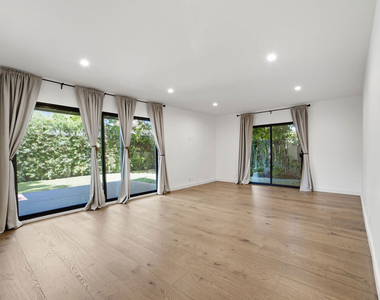 393 Huntley Drive - Photo Thumbnail 13