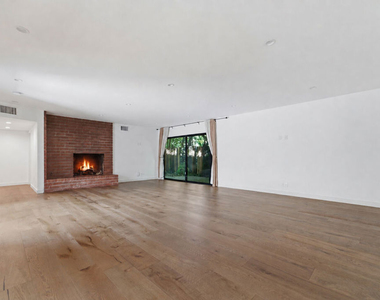 393 Huntley Drive - Photo Thumbnail 2