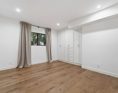 393 Huntley Drive - Photo Thumbnail 19