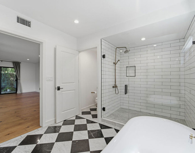 393 Huntley Drive - Photo Thumbnail 14