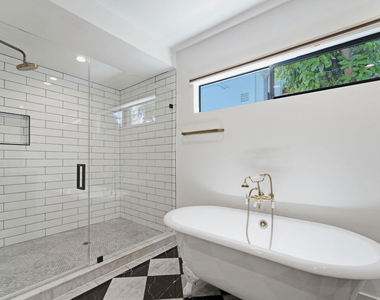 393 Huntley Drive - Photo Thumbnail 17