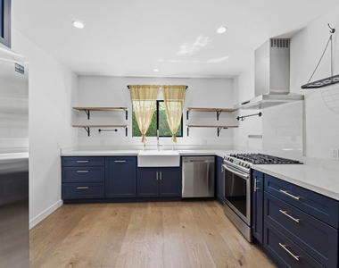 393 Huntley Drive - Photo Thumbnail 6