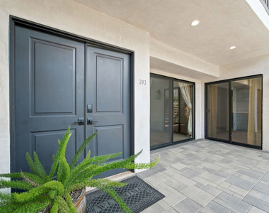 393 Huntley Drive - Photo Thumbnail 22
