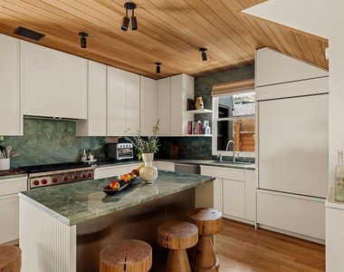 712 Nowita Place - Photo Thumbnail 17