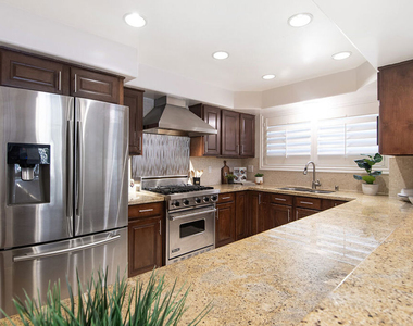 10390 La Grange Avenue - Photo Thumbnail 5