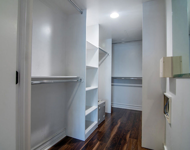 10390 La Grange Avenue - Photo Thumbnail 16