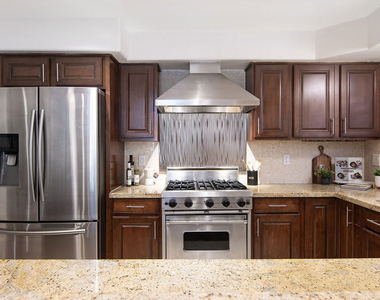 10390 La Grange Avenue - Photo Thumbnail 6