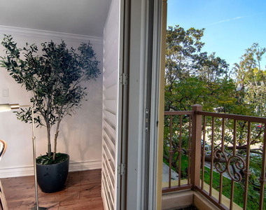 10390 La Grange Avenue - Photo Thumbnail 2