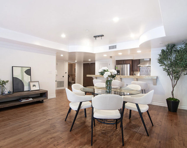 10390 La Grange Avenue - Photo Thumbnail 3