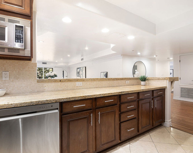 10390 La Grange Avenue - Photo Thumbnail 8