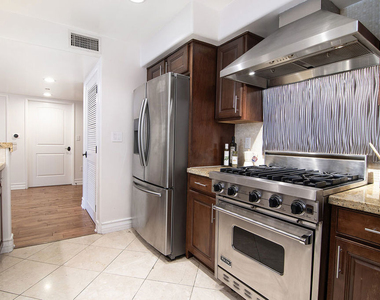 10390 La Grange Avenue - Photo Thumbnail 9