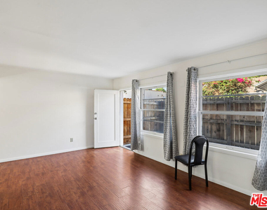 1236 N Gardner Street - Photo Thumbnail 3