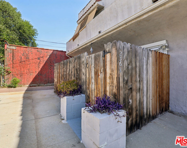 1236 N Gardner Street - Photo Thumbnail 13